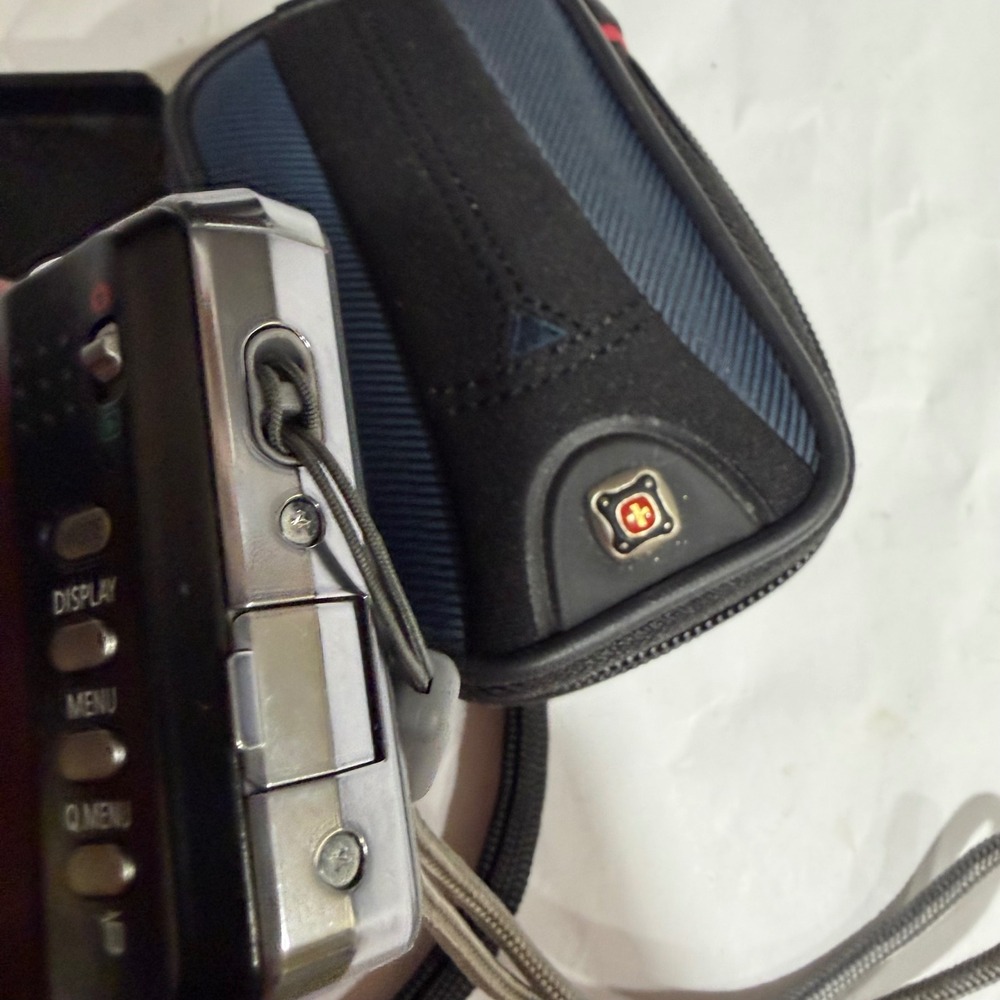 Panasonic Lumix DMC-FH22 Digital Camera 14MP 8x Zoom Black Y2K Digicam Bundle - Picture 5 of 16